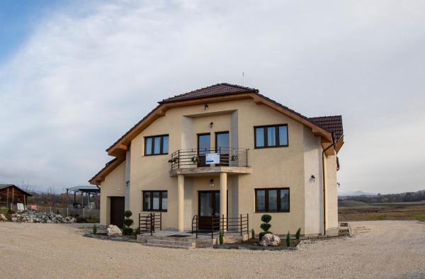 AGROPENSIUNEA LUK, Rezerwuj  Hotele w Transylvania z Parkingiem, Parking