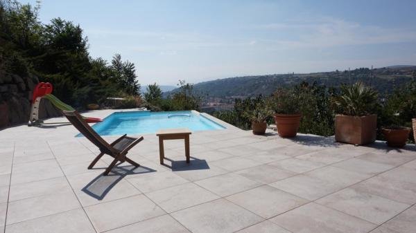 Les terrasses du Rhône, Rezerwuj  Hotele w Owernia z Basenem, Basen