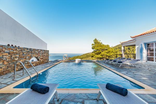 Villa Averto, Rezerwuj  Hotele w Sporades z basenem, Basen