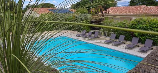Les dentelles Évasion Provençale Villa avec Piscine et jardin, Rezerwuj  Hotele w Carpentras z basenem, Basen