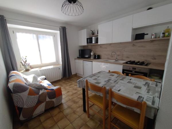 Les Appartements de Johann, Rezerwuj  Hotele w Owernia z Parkingiem, Parking