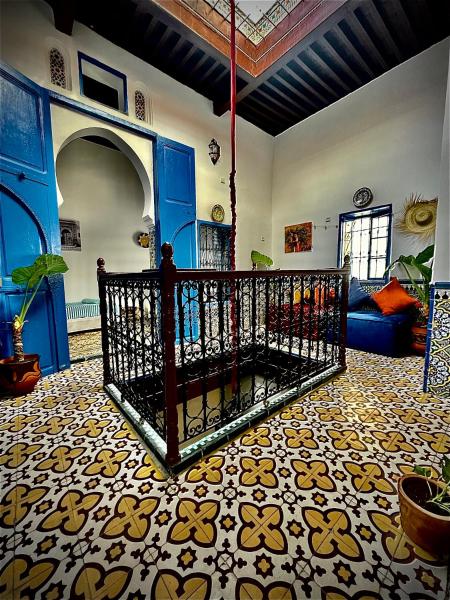 Riad borj blue, Rezerwuj  Hotele w Tanger-Tetouan z Parkingiem, Parking