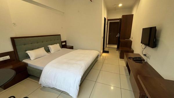 Silver Spring Guest House - Phase 2, Rezerwuj  Indore 