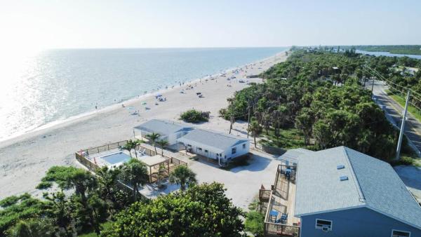 Seafarer Beach Resort - Ocean View with a Pool on the Beach, Rezerwuj  Hotele w Englewood z Basenem, Basen