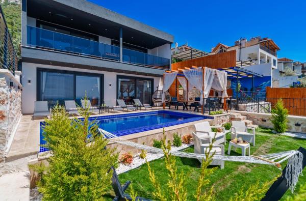 Kalkan'da Deniz Manzaralı Lüks Tatil Villası, Rezerwuj  Hotele w Mediterranean Region Turkey z Parkingiem, Parking