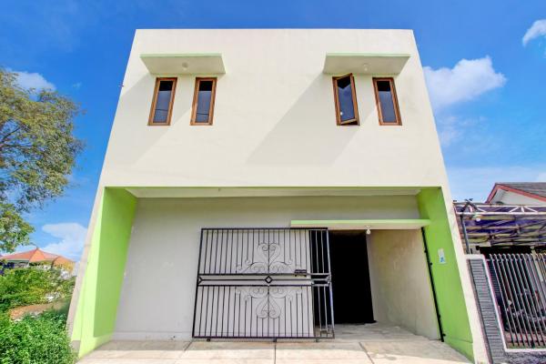 Hotel O Mirza Guesthouse Syariah, Rezerwuj  Hotele w Salakan z Parkingiem, Parking