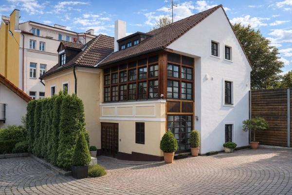 Residence Smolenská, Rezerwuj  Hotele w Praga z Parkingiem, Parking