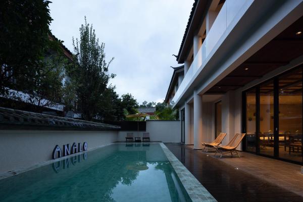 ANALO Resort Hotel, Rezerwuj  Hotele w Lijiang z Basenem, Basen