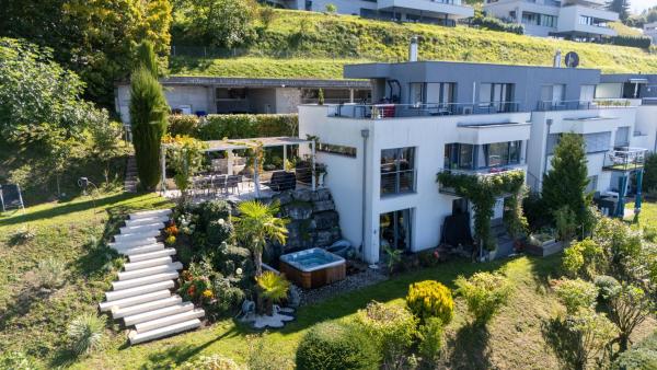 Spacious 3-Bedroom Villa in Montreux by GuestLee, Rezerwuj  Montreux 