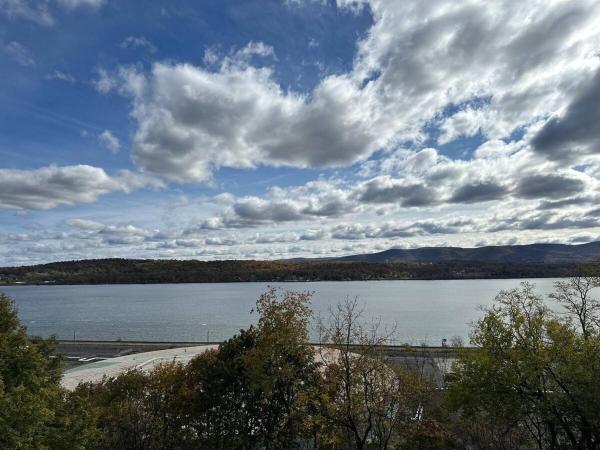 Hudson Valley Top Getaway with a River View, Rezerwuj  Newburgh Hudson Valley