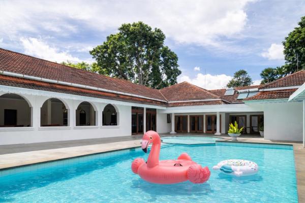 The Kamalaya Hotel Garden & Wedding House, Rezerwuj Hotel Hotele w Bandung Wetan z Basenem, Basen