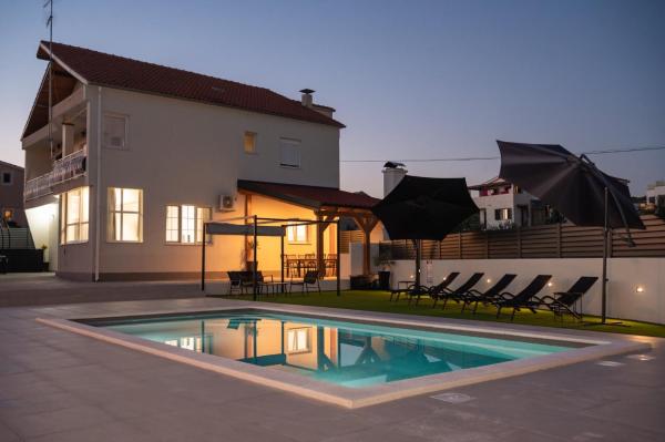 Villa LuNi with private heated pool, Rezerwuj  Hotele w Zadar County z basenem, Basen