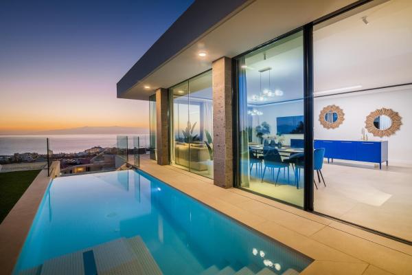 LUX NEW Villa C with priv heated pool, ocean view, Rezerwuj  Hotele w Teneryfa z Parkingiem, Parking