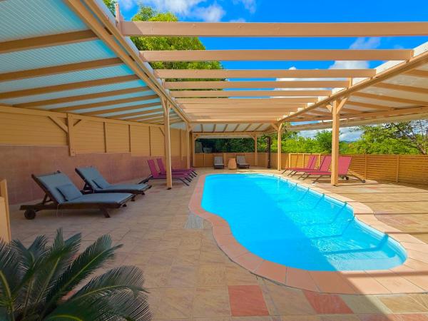 Villa Case Bourbon Piscine, Fitness et Jeux, Rezerwuj  Hotele w Le Marin z Basenem, Basen