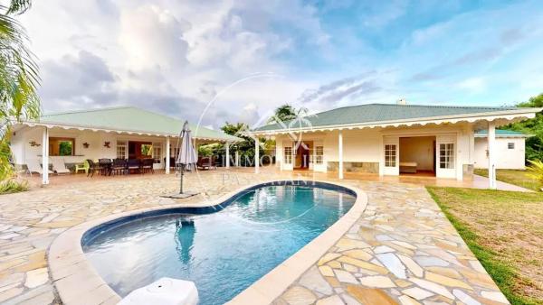 Villa spacieuse à Le Vauclin avec piscine, Rezerwuj  Hotele w Le Vauclin z basenem, Basen