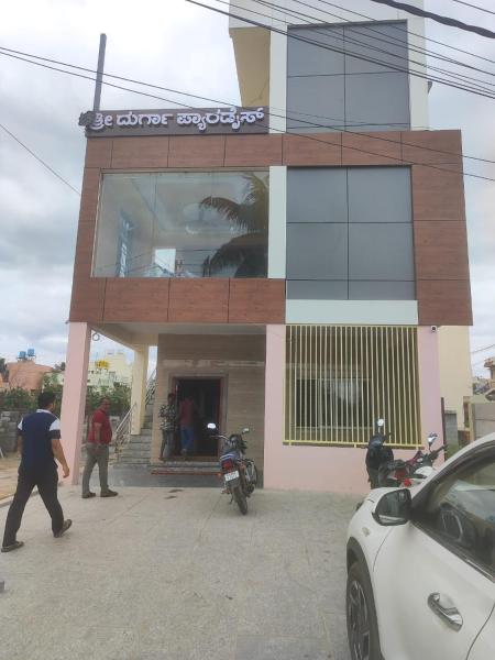 Shri Durga Paradise, Rezerwuj  Hotele w Bangalore z parkingiem, Parking