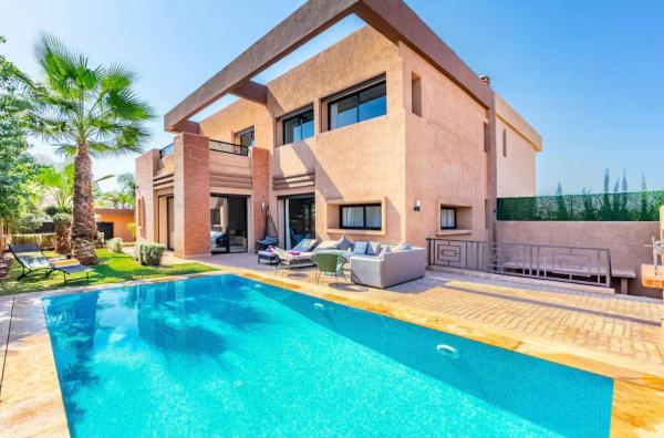 Luxury 4-ROM Villa with private Heated pool in Akenza ,free Airport transport service, Rezerwuj  Hotele w Marrakech-Tensift-Haouz z Basenem, Basen