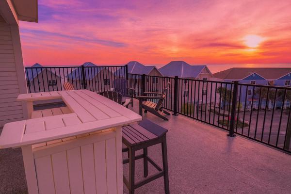 Modern Gulfside Villa with Rooftop Lounge and Pool, Rezerwuj  Panama City Beach Panhandle Florida