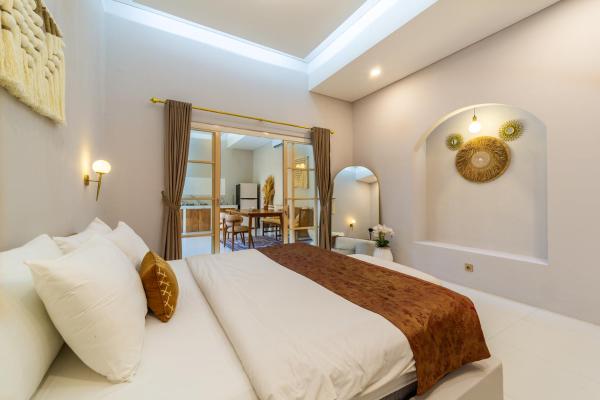 Luxe Private Room 1 at Villa Ahana By Orivista, Rezerwuj  Hotele w Bali z Parkingiem, Parking