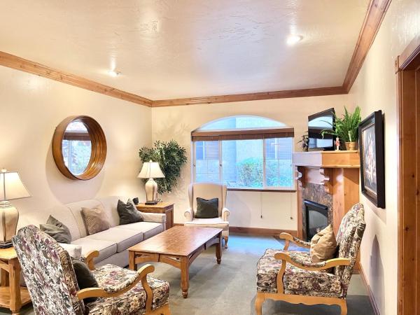 Family-Friendly Zermatt 2BR 2BA Villa Near Park City & Deer Valley Ski Resorts - 4749, Rezerwuj  Hotele w Utah z Parkingiem, Parking