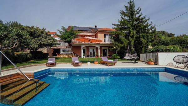 Villa Oaza Mira - Makarska by Villas Guide, Rezerwuj  Hotele w Split-Dalmatia County z Basenem, Basen