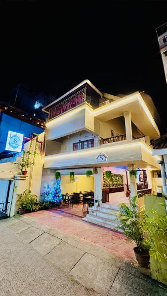 Scarlets Inn, Rezerwuj  Koczin Nowe Delhi