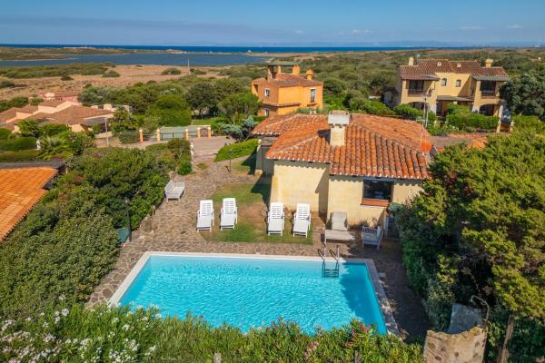 Villa Mariluce, Rezerwuj  Hotele w Cuile Pazzoni z basenem, Basen