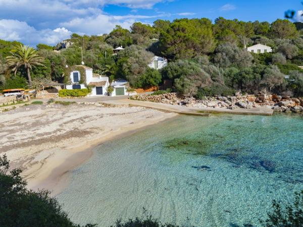 Beachfront Villa in Binisafuller with 4 Bedrooms and Direct Sea Access, Rezerwuj  Binisafua Minorka