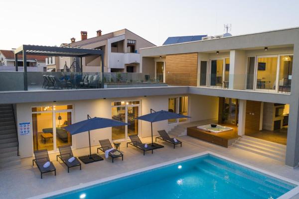 Villa Mary Lou with heated pool, Rezerwuj  Zadar Zadar County