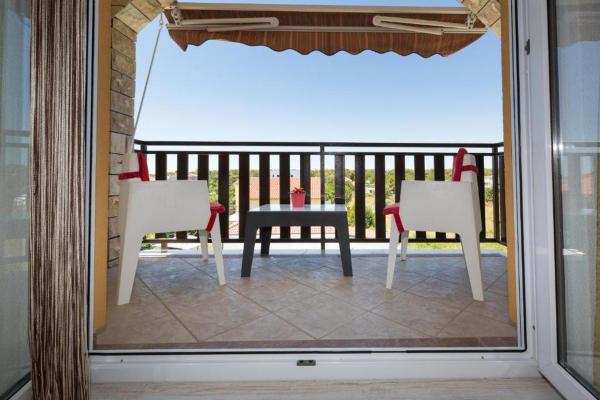 Apartments & Rooms Laganini SARA, Rezerwuj Apartament Hotele w Zadar County z basenem, Basen