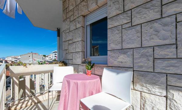 Apartmani Makarska 10, Rezerwuj  Hotele w Split-Dalmatia County z parkingiem, Parking