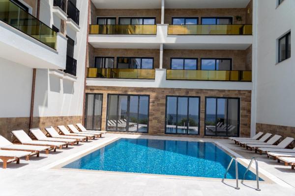 Golden Beach Residence - Luxury Apartments, Rezerwuj Apartament Hotele w Gjashtë z Basenem, Basen