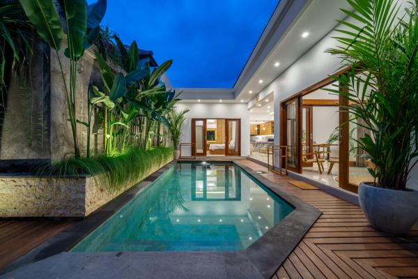 Sundaze 3 - Villa with Huge Pool and Kitchen, Rezerwuj  Hotele w Badung z Basenem, Basen