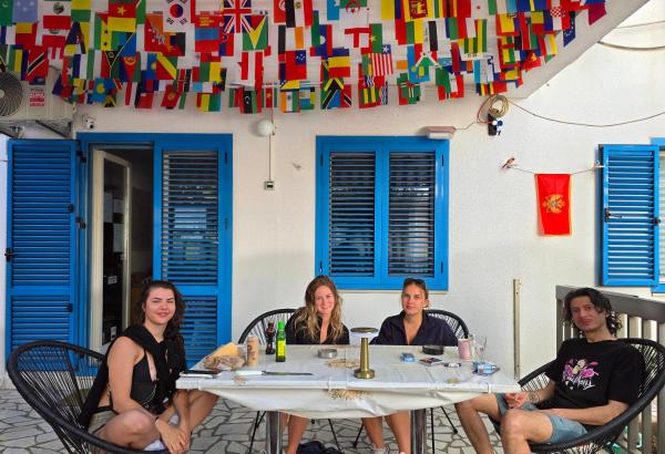 Hostel Budva, Rezerwuj  Hotele w Budva County z parkingiem, Parking