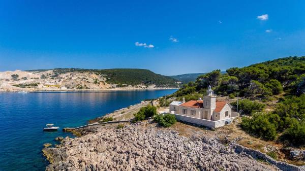 Phenomenal Pucisca Villa Lighthouse St Nicholas 2 Bedrooms Floor Heating, Rezerwuj  Pucisca Brac