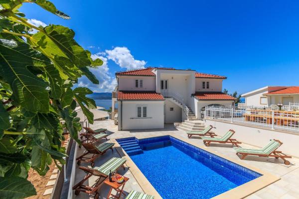 Villa Katarina, Rezerwuj  Hotele w Split Region z Basenem, Basen