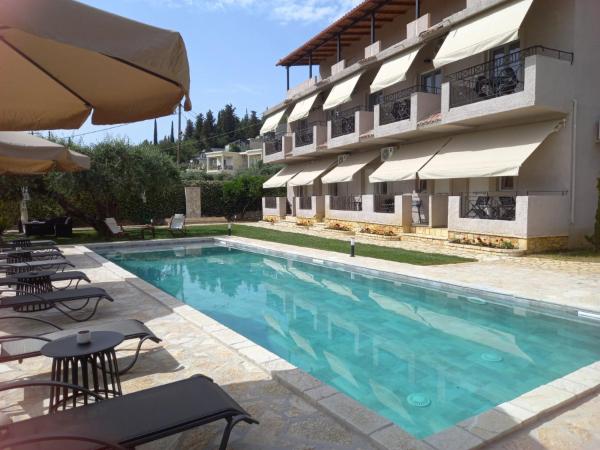 POSEIDON SeaSide Deluxe Suites, Rezerwuj  Hotele w Thesprotia Regional Unit z basenem, Basen