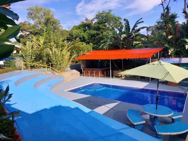 Restaurante y cabinas Sudy, Rezerwuj  Hotele w Carara z basenem, Basen