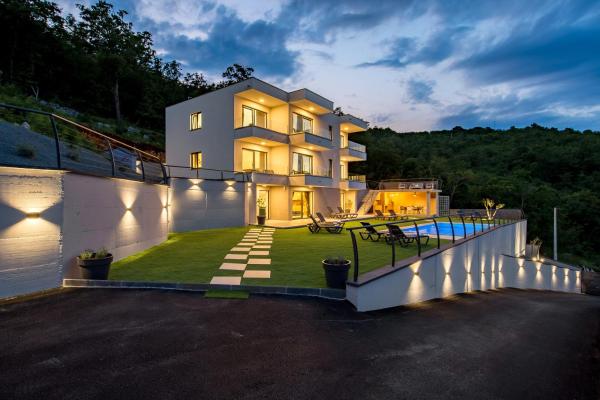 Villa Lavinia, Rezerwuj  Hotele w Kvarner z Parkingiem, Parking