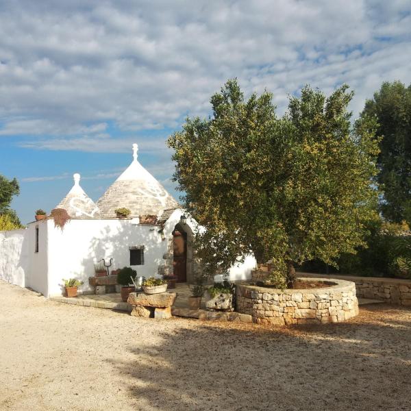 Piccolo Trullo Ostunese Le Jardin de Sophie Centre de massage holistique, Rezerwuj  Hotele w Valle d'Itria z parkingiem, Parking