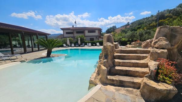 Villa Manila, Rezerwuj  Hotele w Omignano z basenem, Basen