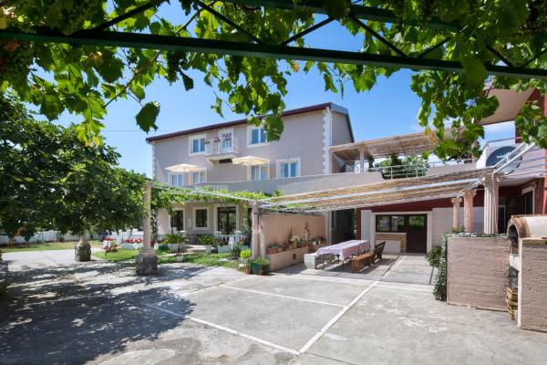 Apartments Al Parma, Rezerwuj Apartament Hotele w Budva County z basenem, Basen