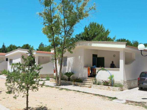 Holiday Home Villaggio San Pablo-4 by Interhome, Rezerwuj  Hotele w Foresta Umbra z basenem, Basen