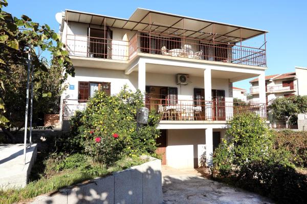 Apartman Gilan, Rezerwuj  Hotele w Split-Dalmatia County z Parkingiem, Parking