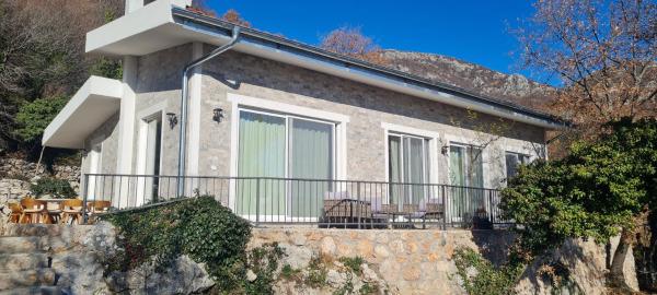 Sunrise Villa, Rezerwuj  Hotele w Bar z Parkingiem, Parking