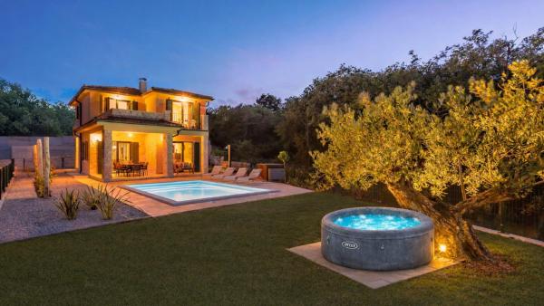 Villa Isla Blue 3 pool&welness Krk by Villas Guide, Rezerwuj  Hotele w Kvarner Islands z Basenem, Basen