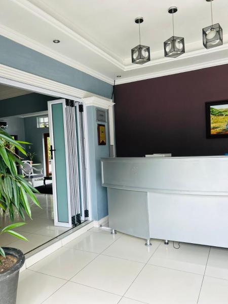 ZQ Guest House, Rezerwuj  Hotele w Mthatha z Basenem, Basen