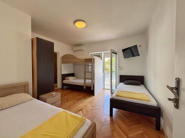 Vega\s Hostel, Rezerwuj Hostel Hostele w Tivat County, Hostel