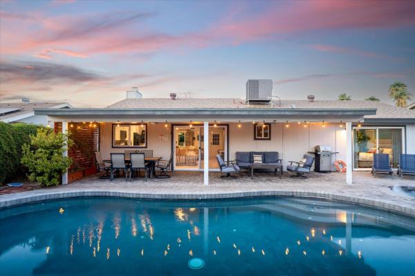Hilde Homes Relaxing Villa Heated Pool & Hot Tub, Rezerwuj  Hotele w Arizona z Basenem, Basen