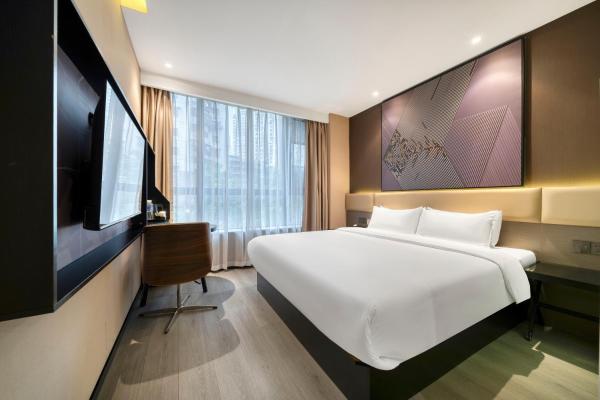 IU Hotel Chongqing Jiefangbei 重庆解放碑洪崖洞店, Rezerwuj  Hotele w Chongqing z Parkingiem, Parking